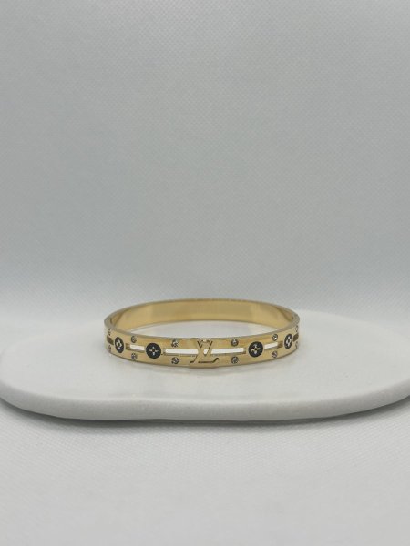 اسوارة مميز باللون الذهبي اللون مكفول 