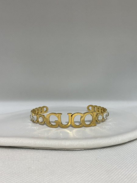 اسوارة مميز باللون الذهبي اللون مكفول 