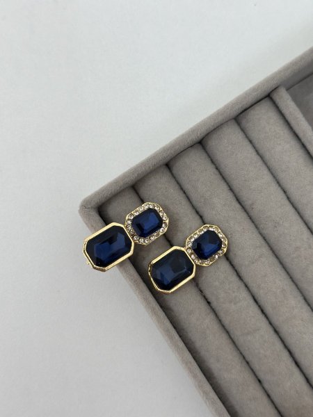 حلق مميز باللون الذهبي اللون مكفول 