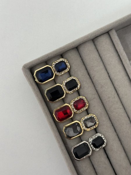 حلق مميز باللون الذهبي اللون مكفول 