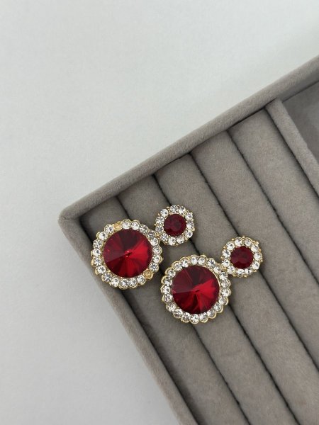 حلق مميز باللون الذهبي اللون مكفول 