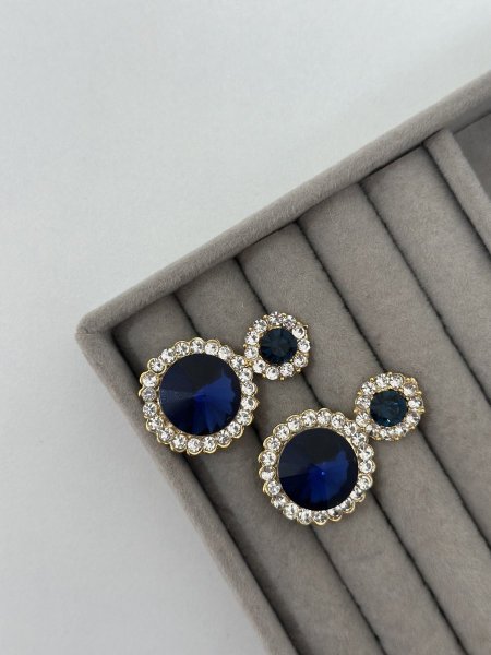 حلق مميز باللون الذهبي اللون مكفول 