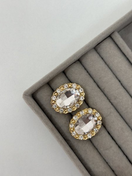 حلق مميز باللون الذهبي اللون مكفول 