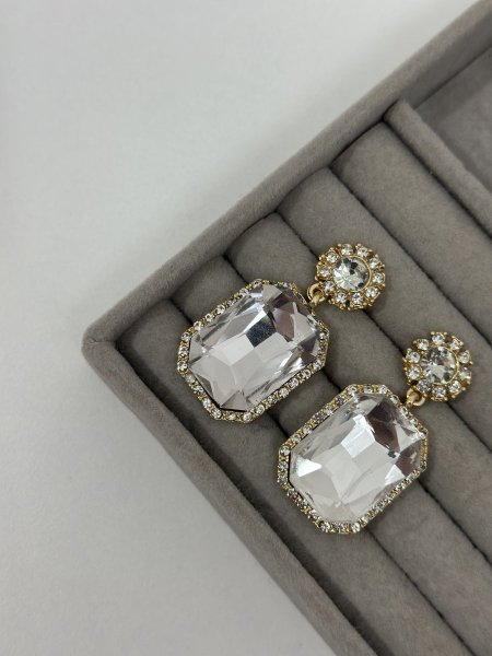 حلق مميز باللون الذهبي اللون مكفول 