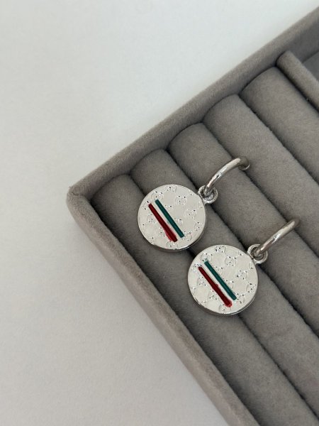 حلق مميز من جوتشي اللون مكفول 