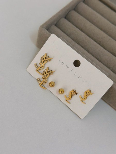 حلق مميز من YSL اللون مكفول 